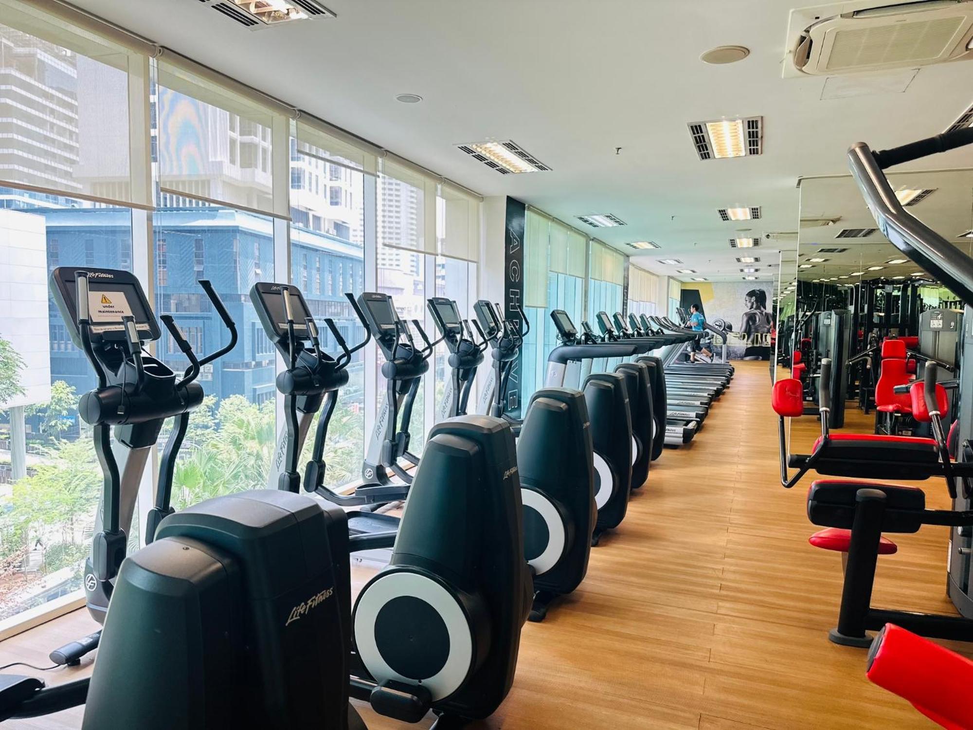 Soho Suites Klcc By Comfort Suites Kuala Lumpur Bagian luar foto